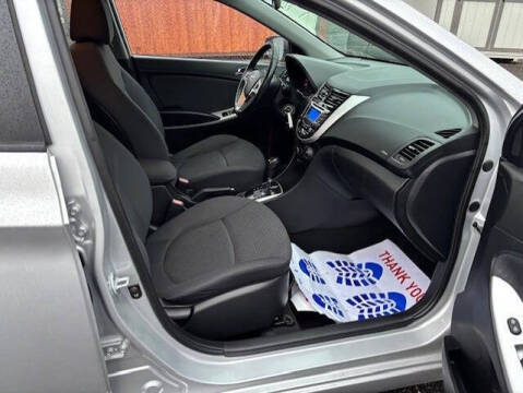 2012 Hyundai Accent SE