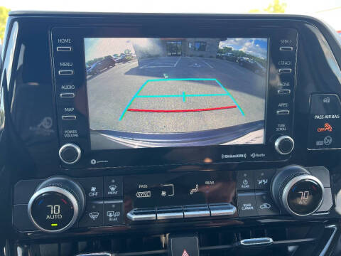 2021 Toyota Highlander LE