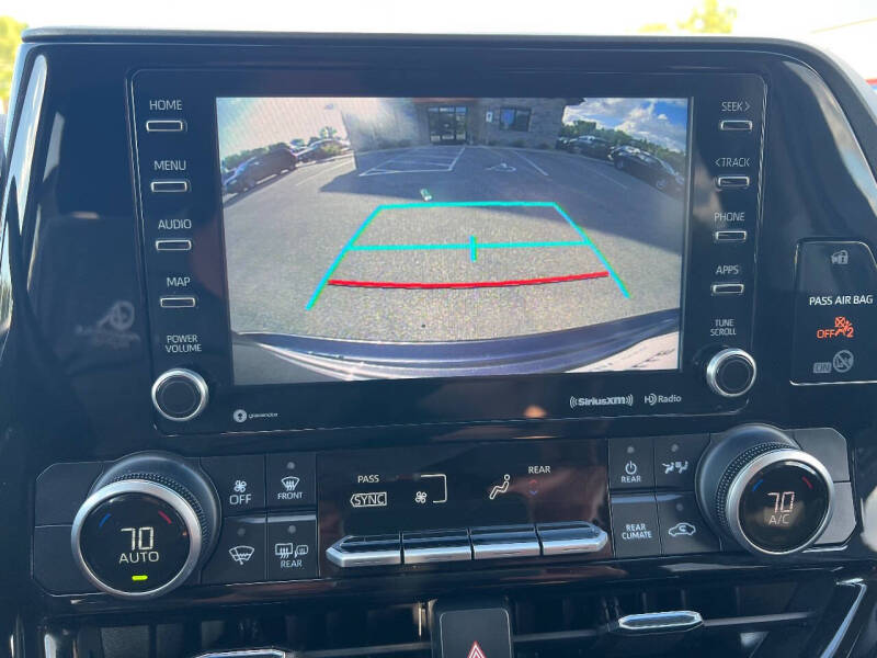 2021 Toyota Highlander LE