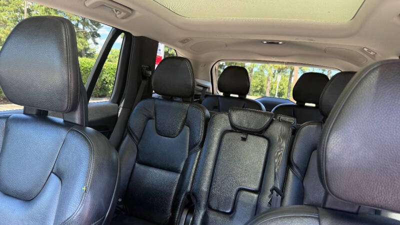 2016 Volvo XC90 T6 Momentum