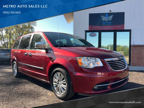 2016 Chrysler Town and Country for sale at METRO AUTO SALES LLC in Lino Lakes MN