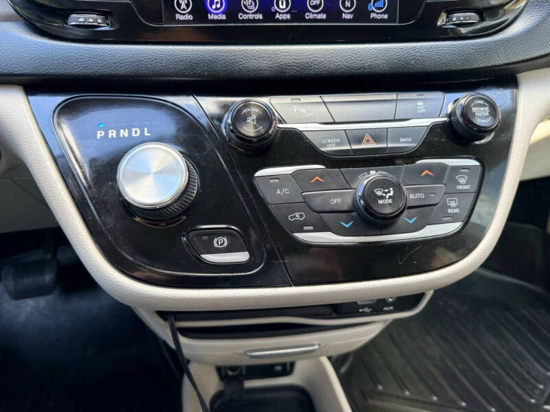 2017 Chrysler Pacifica Touring-L