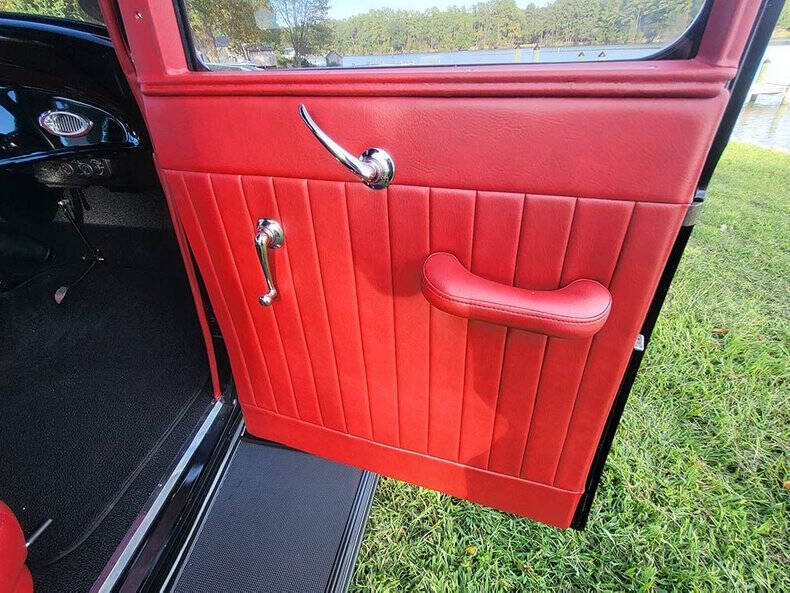 1932 Ford 5-Window