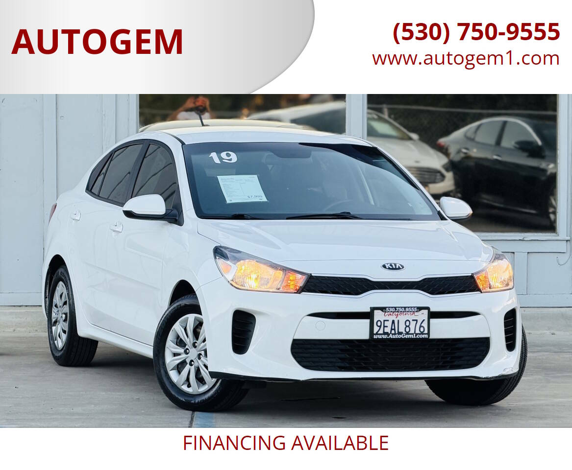 White 2019 Kia Rio Sedan Front-Wheel Drive 6-Speed Automatic