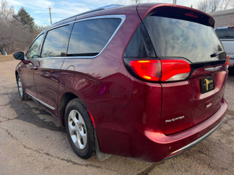 2017 Chrysler Pacifica Touring-L Plus