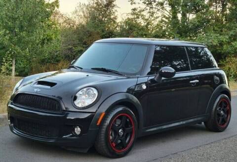 2009 MINI Cooper for sale at CLEAR CHOICE AUTOMOTIVE in Milwaukie OR