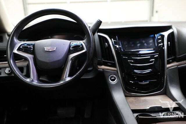 2016 Cadillac Escalade Luxury Collection