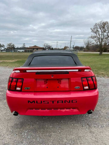2004 Ford Mustang GT Deluxe