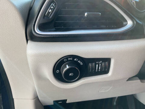 2017 Chrysler Pacifica Touring-L