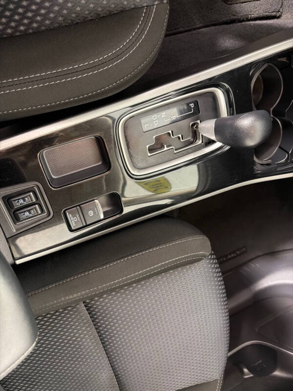 2020 Mitsubishi Outlander ES