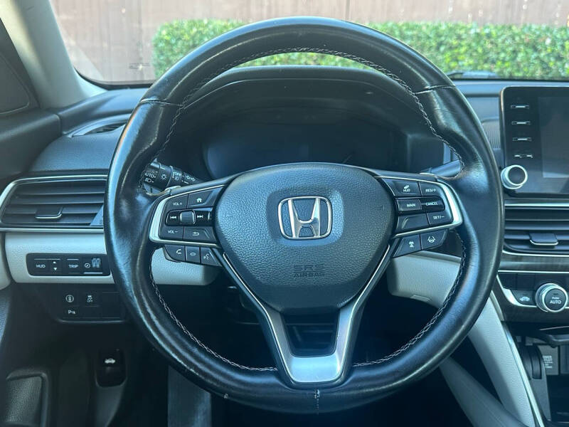 2018 Honda Accord Hybrid Touring photo 25