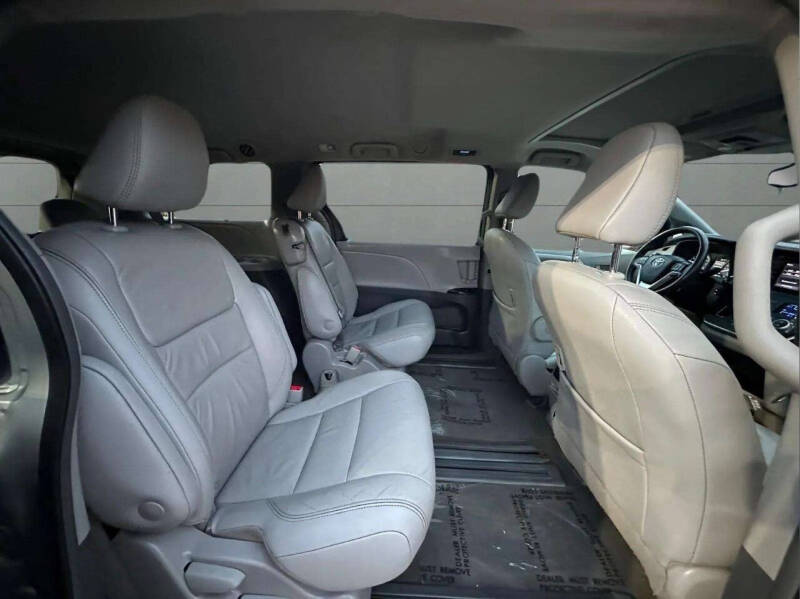 2018 Toyota Sienna XLE 8-Passenger