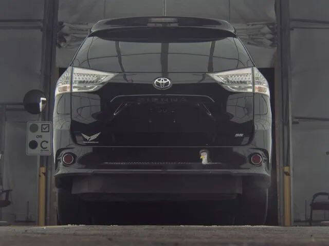 2015 Toyota Sienna SE Premium 8-Passenger