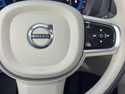 2023 Volvo XC60 B5 Plus Dark Theme