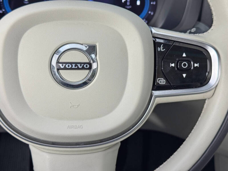 2023 Volvo XC60 B5 Plus Dark Theme