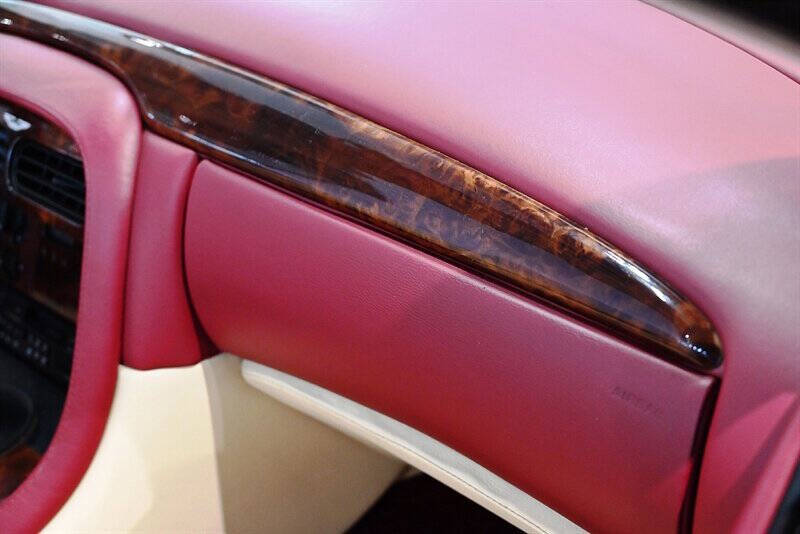 1997 Aston Martin DB7 20