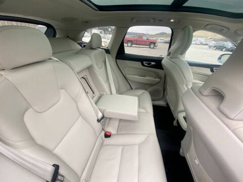 2023 Volvo XC60 B5 Plus Bright Theme