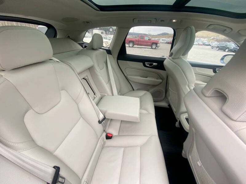 2023 Volvo XC60 B5 Plus Bright Theme