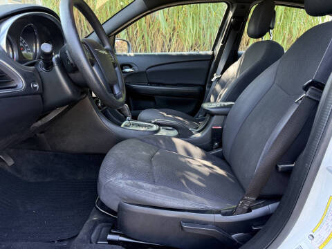 2013 Chrysler 200 LX