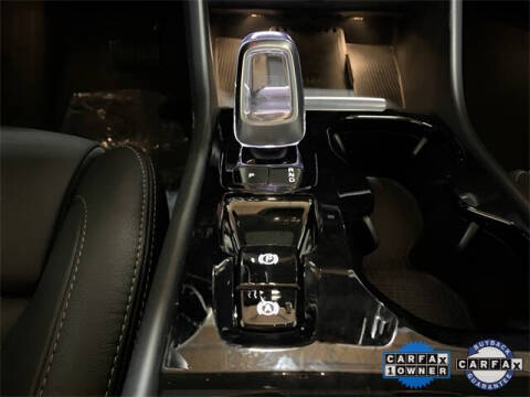 2025 Volvo XC40 B5 Plus Bright Theme