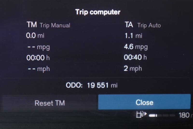 2024 Volvo XC60 B5 Core Dark Theme