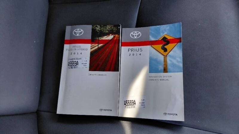 2014 Toyota Prius Plug-in Hybrid Advanced