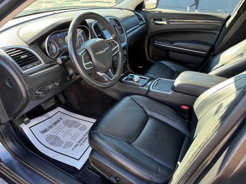 2017 Chrysler 300 Limited