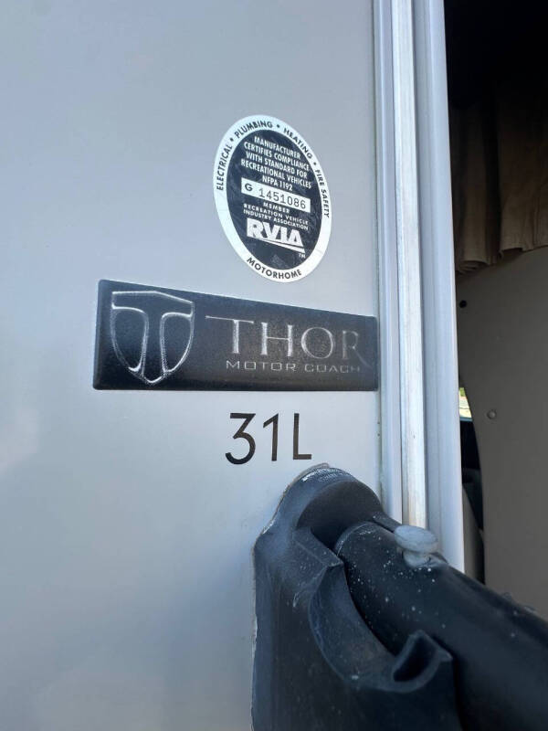 2014 Thor Motor Coach CHATEAU 31L