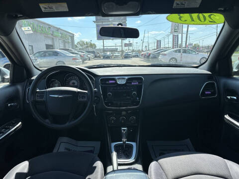 2013 Chrysler 200 LX