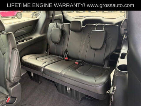 2027 Chrysler Pacifica Select