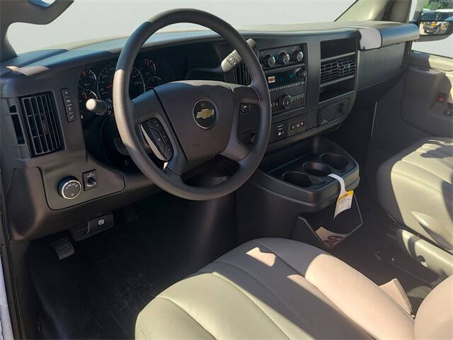 2025 Chevrolet Express 2500