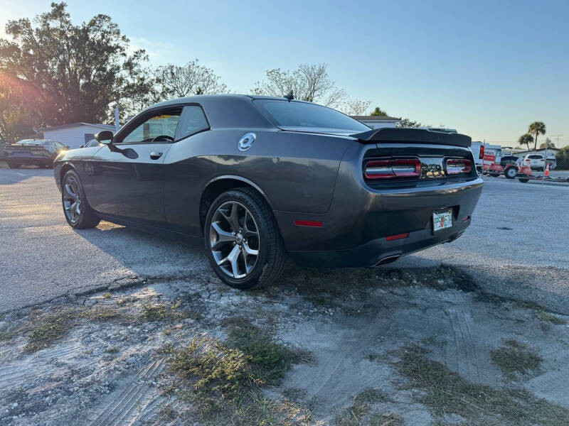 2017 Dodge Challenger SXT Plus