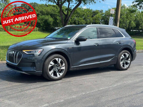 2022 Audi e-tron quattro Premium Plus