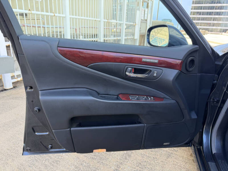 2007 Lexus LS 460