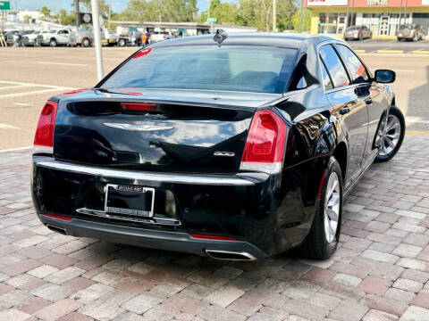 2015 Chrysler 300 Limited