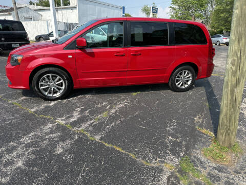 2014 Dodge Grand Caravan for sale at Rick Runion's Used Car Center in Findlay OH