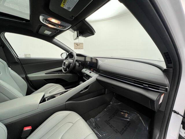 2025 Hyundai Elantra Hybrid Limited