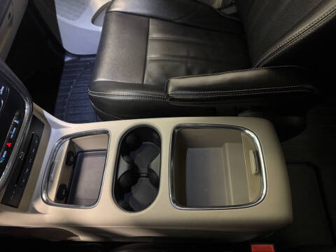 2015 Chrysler Town and Country Touring-L