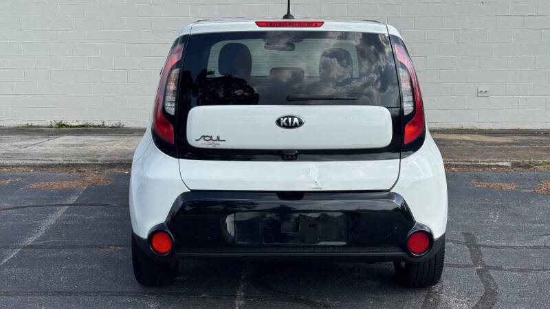 2016 Kia Soul +