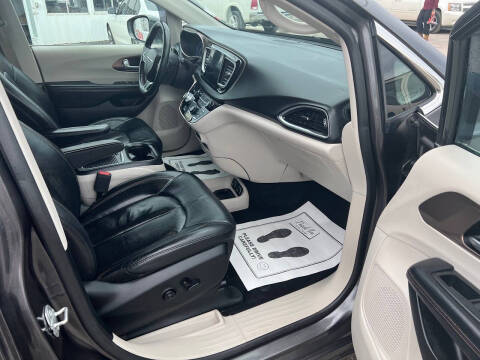 2017 Chrysler Pacifica Touring-L Plus