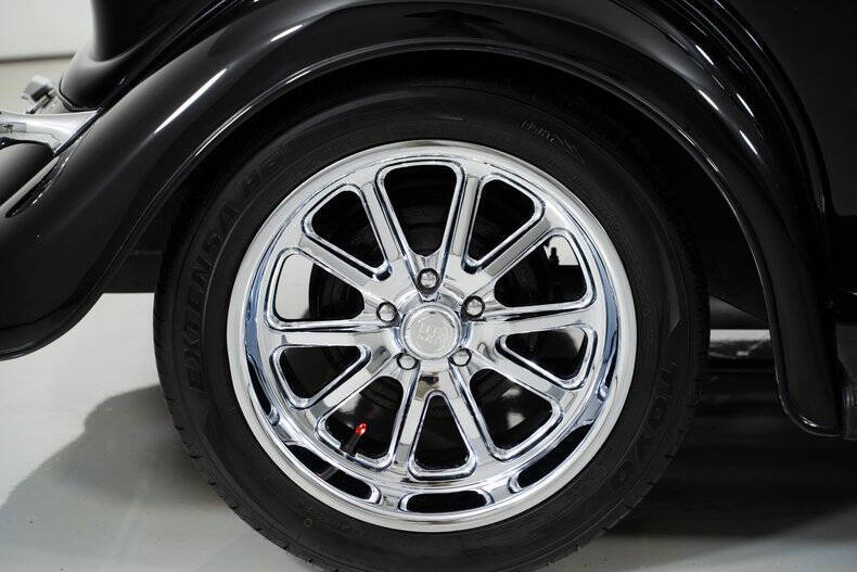 1933 Ford Super Deluxe