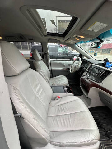2012 Toyota Sienna XLE 8-Passenger