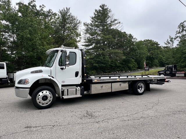 2023 Freightliner M2 106
