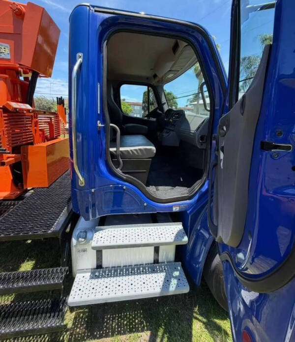 2020 Freightliner M2 106