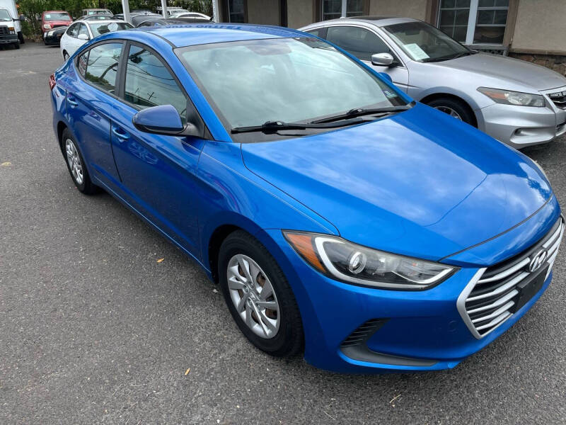 2017 Hyundai Elantra SE photo 2