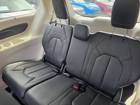 2017 Chrysler Pacifica Touring-L