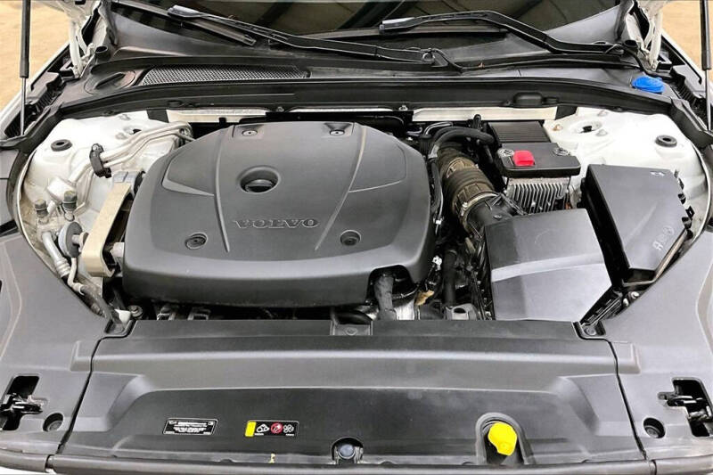 2020 Volvo V90 Cross Country T6