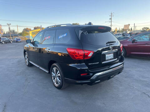2019 Nissan Pathfinder SV