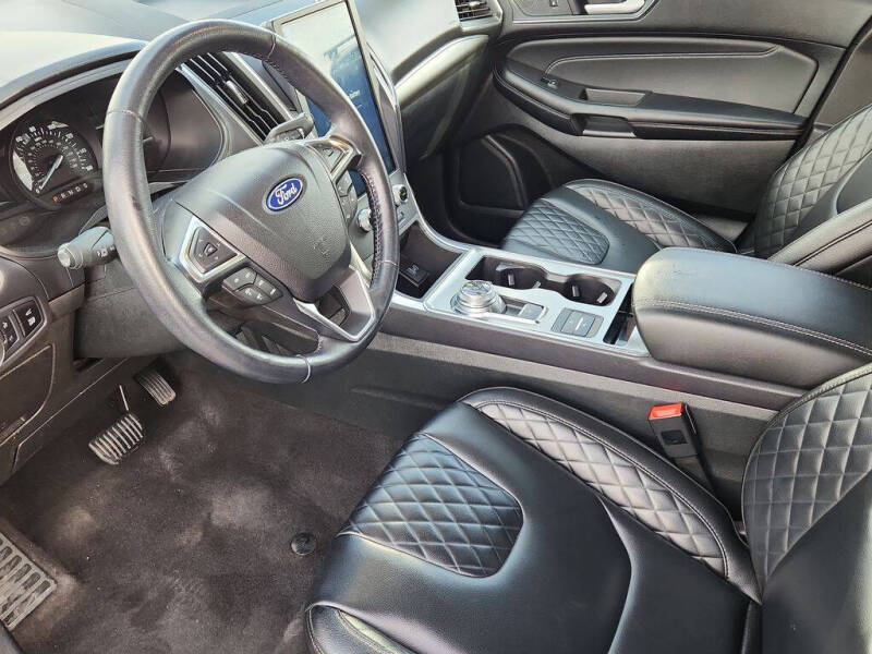 2023 Ford Edge Titanium