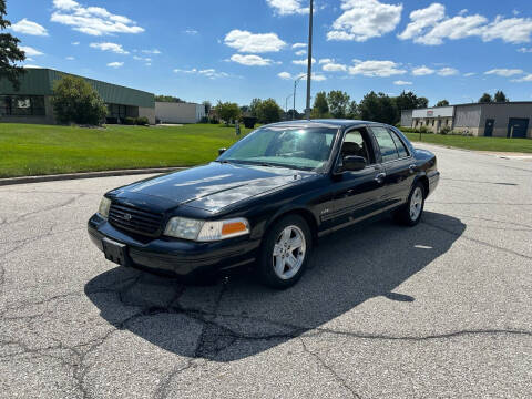 2002 Ford Crown Victoria for sale at JE Autoworks LLC in Willoughby OH